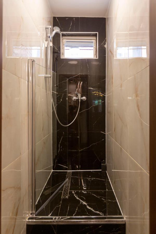 Stylish Quentin Apartment In The King Street Budapest Ngoại thất bức ảnh